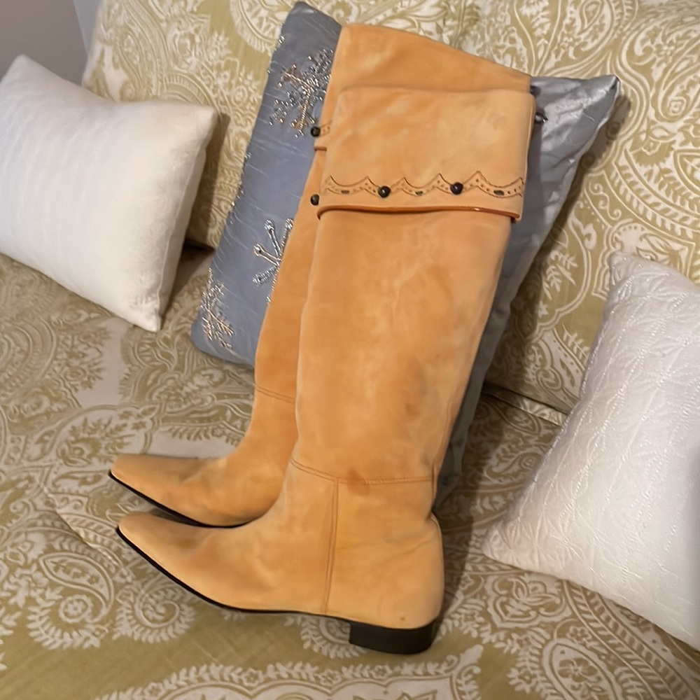 Lario Pull On Boots, Designer Made in Italy, Yellow Suede, US Size 5, brand new